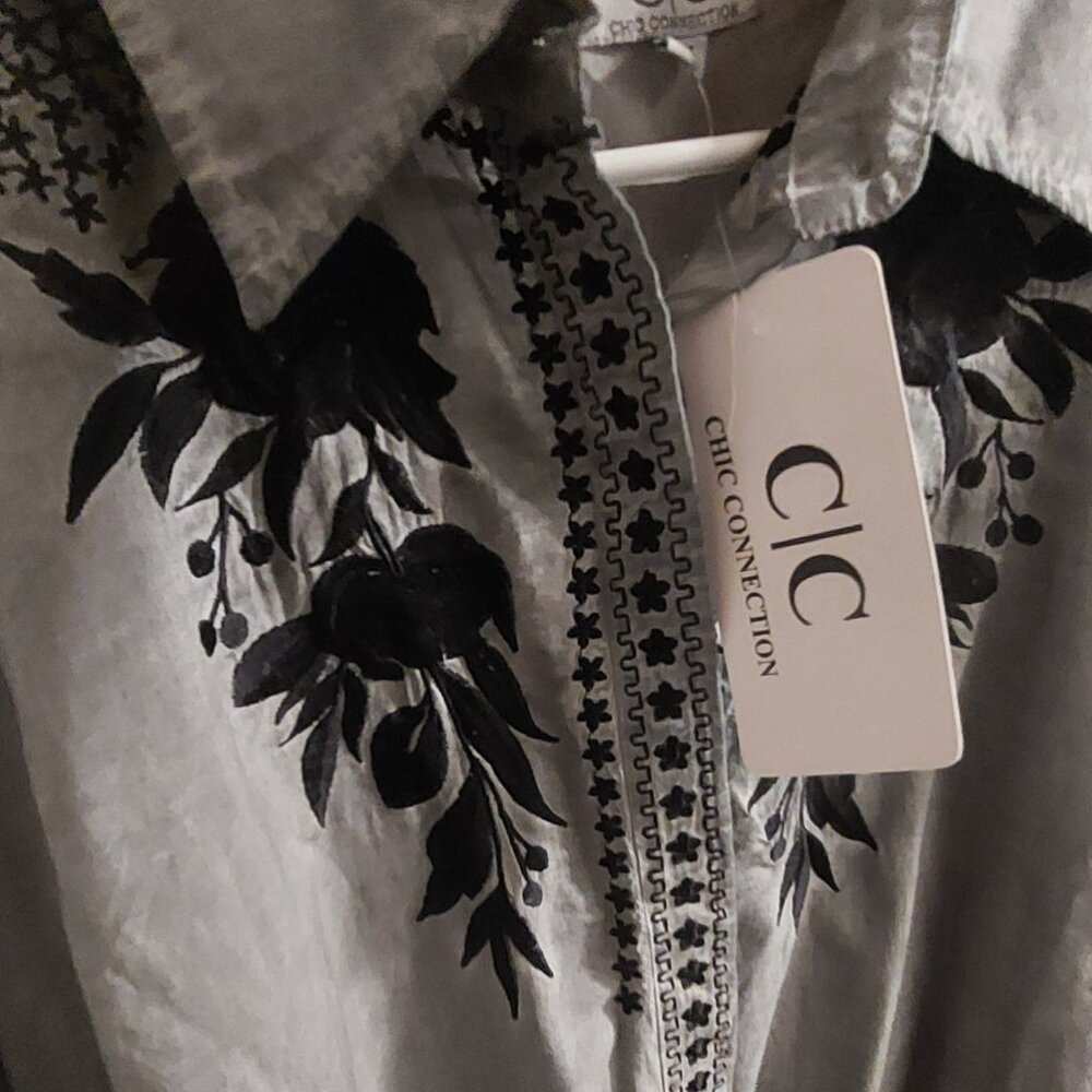 Embroidered Button-down Women's Casual Gray & Black Shirt Plus Size 2X NWT